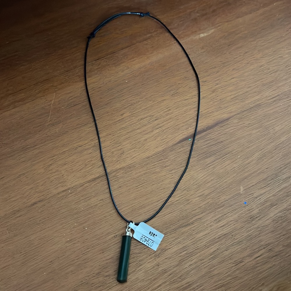 Jade pendant on adjustable rope necklace - Picture 3 of 5